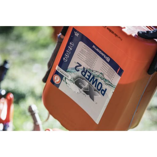 Husqvarna XP Power 2 szintetikus üzemanyag töltésnél