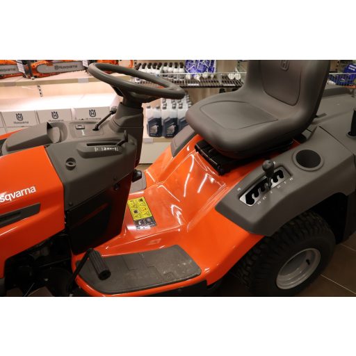 Husqvarna TC 138, fűnyíró traktor BEMUTATÓ DARAB