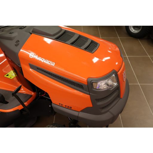 Husqvarna TC 138, fűnyíró traktor BEMUTATÓ DARAB