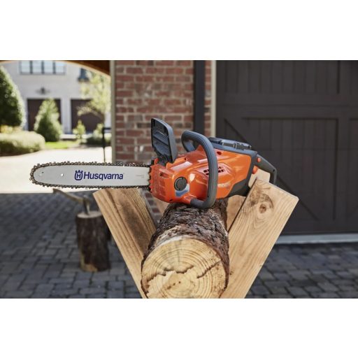 Husqvarna 120i munka közben