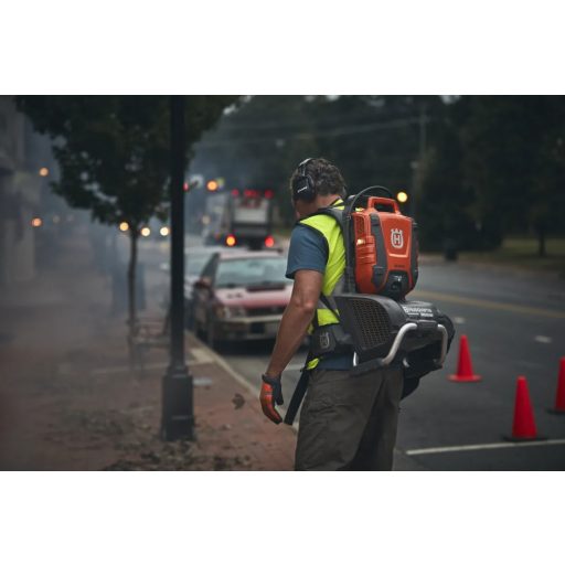 Husqvarna 550iBTX, akkumulátoros lombfúvó