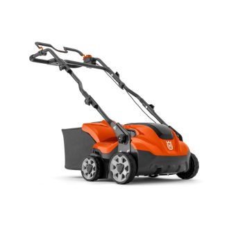   Husqvarna S 138i KIT, akkumulátoros gyepszellőztető, akkumulátorral és töltővel