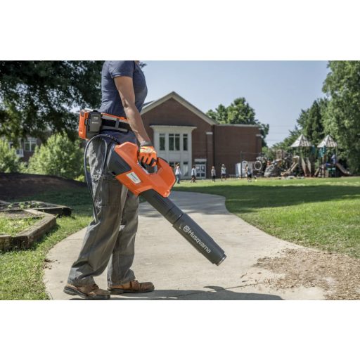 HUSQVARNA 530iBX, akkumulátoros levélfújó
