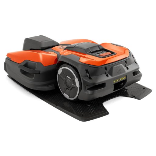 Husqvarna CEORA CS4 töltőállomás rádokkolt robotfűnyíróval