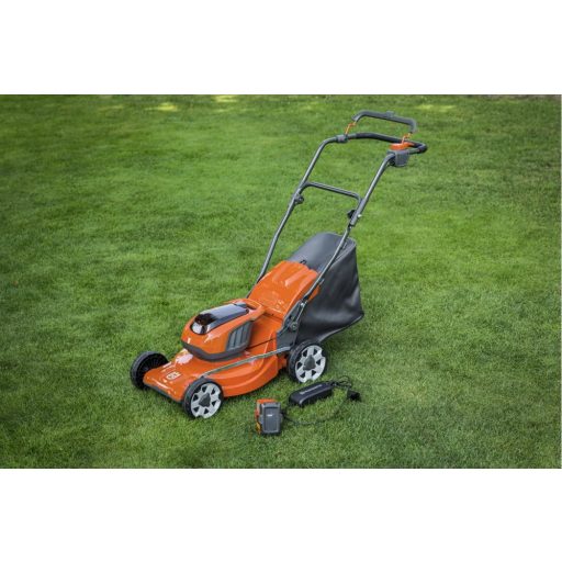 Husqvarna LC 137i, akkumulátoros fűnyíró