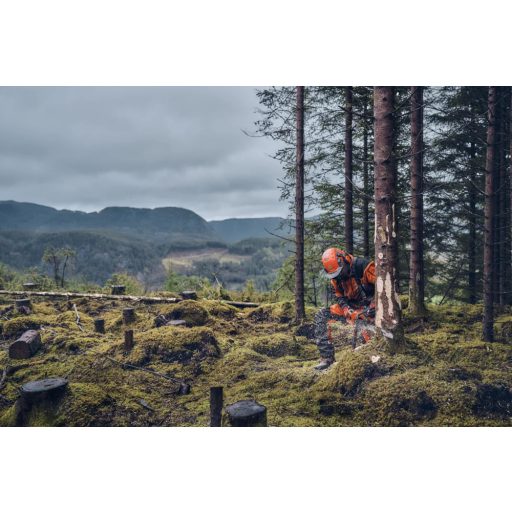 Husqvarna 540 XP® Mark III döntés közben