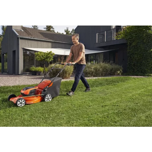 Husqvarna LC 142iS, akkumulátoros fűnyíró