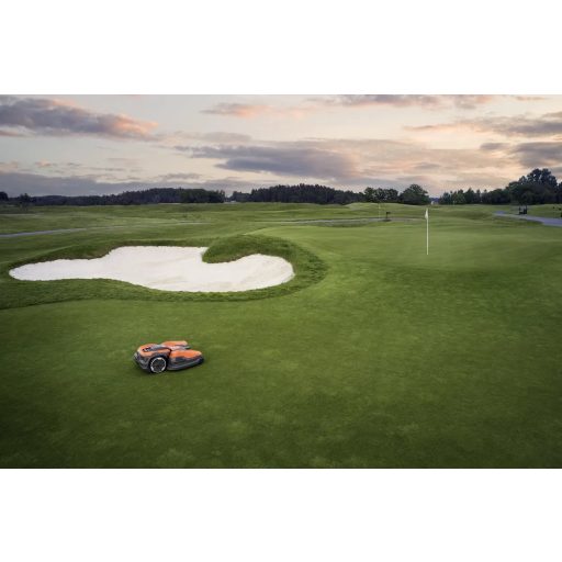 Husqvarna CEORA 544 EPOS golfpályán