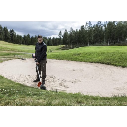 HUSQVARNA 525iLK akkumulátoros meghajtóegység szegélyvágó fejjel golfpályán