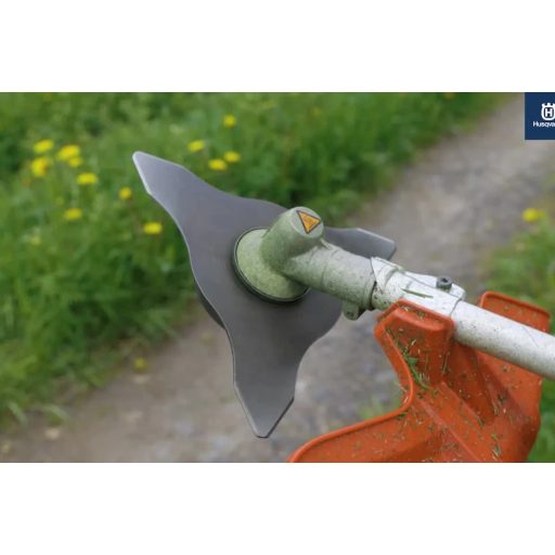 Husqvarna 325iR akkumulátoros fűkasza fűvágó késsel
