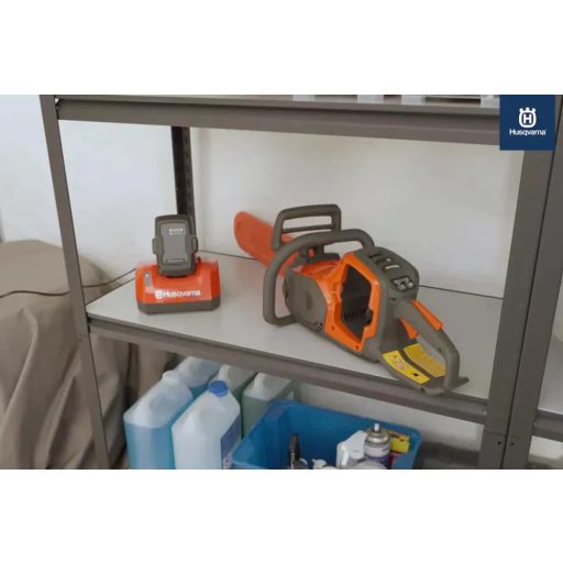 Husqvarna 240i KIT, akkumulátoros láncfűrész akkumulátorral és töltővel