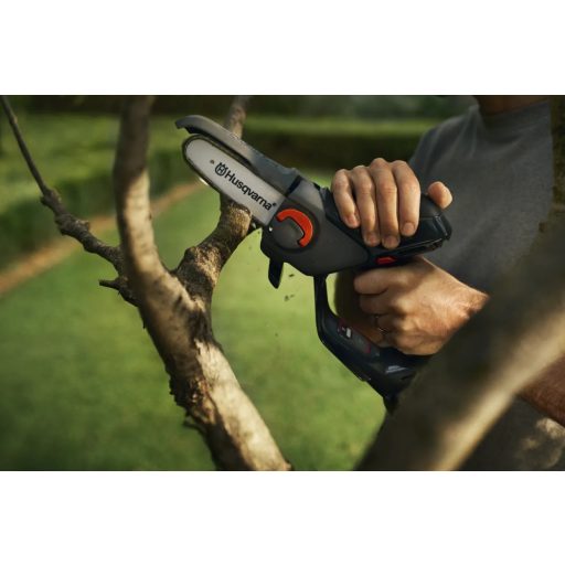 HUSQVARNA Aspire® P5-P4A, metszőfűrész KIT, akkumulátorral és töltővel