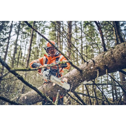 Husqvarna 562 XP G Mark II gallyazás közben