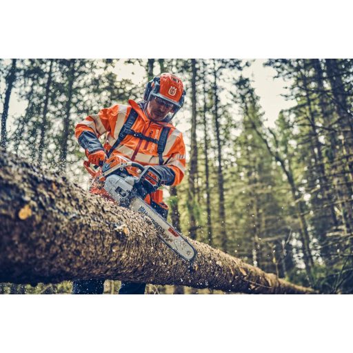 Husqvarna 562 XP G Mark II darabolás közben