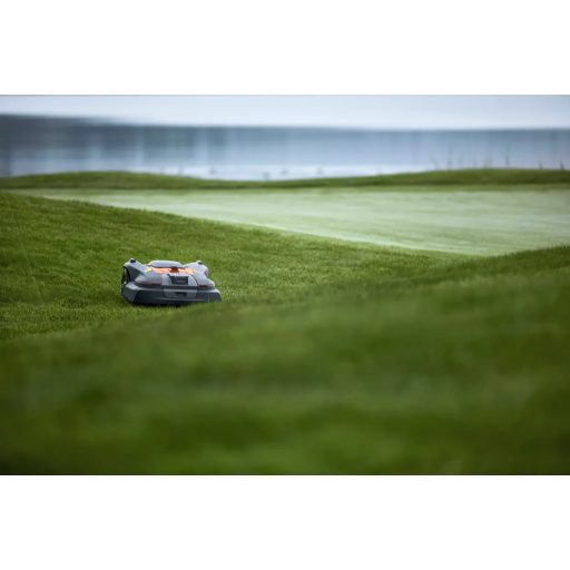  Husqvarna Automower 580L EPOS robotfűnyíró golfpályán