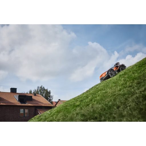 Husqvarna 535X AWD EPOS robotfűnyíró domboldalon