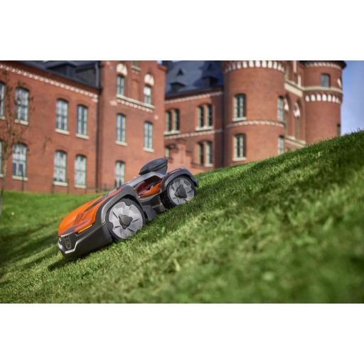 Husqvarna 535X AWD EPOS robotfűnyíró munka közben