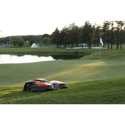 Husqvarna CEORA 546 EPOS golfpályán