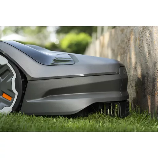 Husqvarna Automower 305E NERA robotfűnyíró szegélyvágása